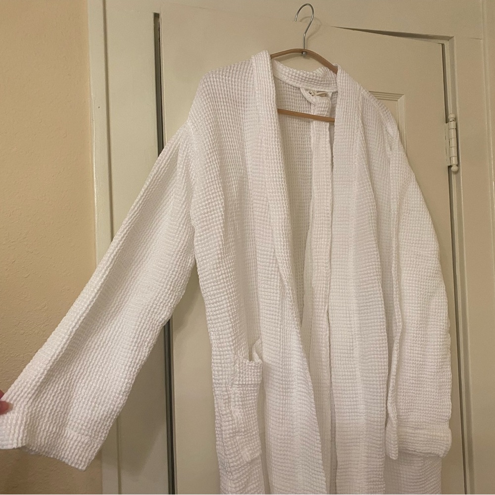 Coyuchi Classic White Textured Robe